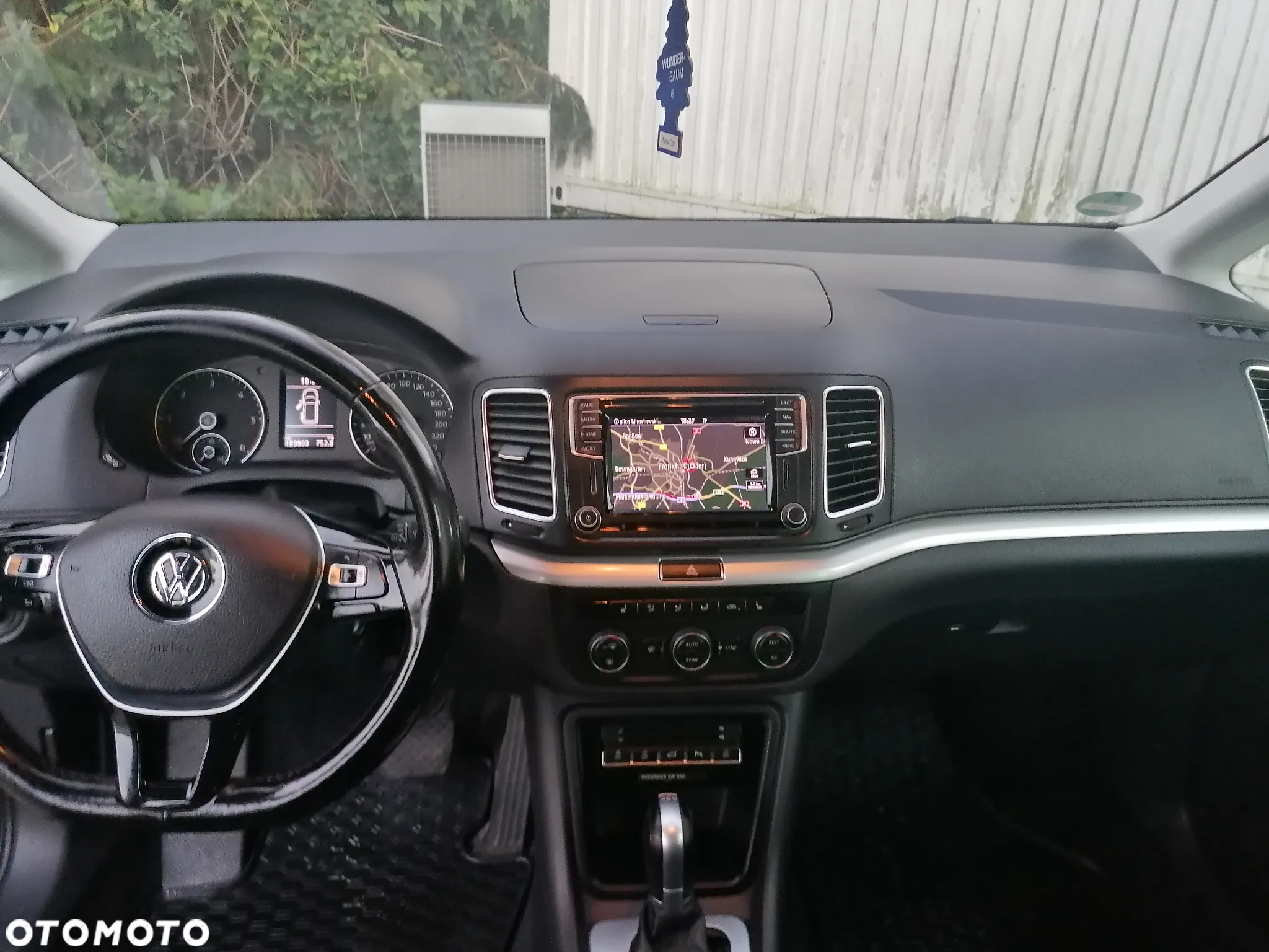 Volkswagen Sharan 2.0 TDI BMT Comfortline DSG - 2