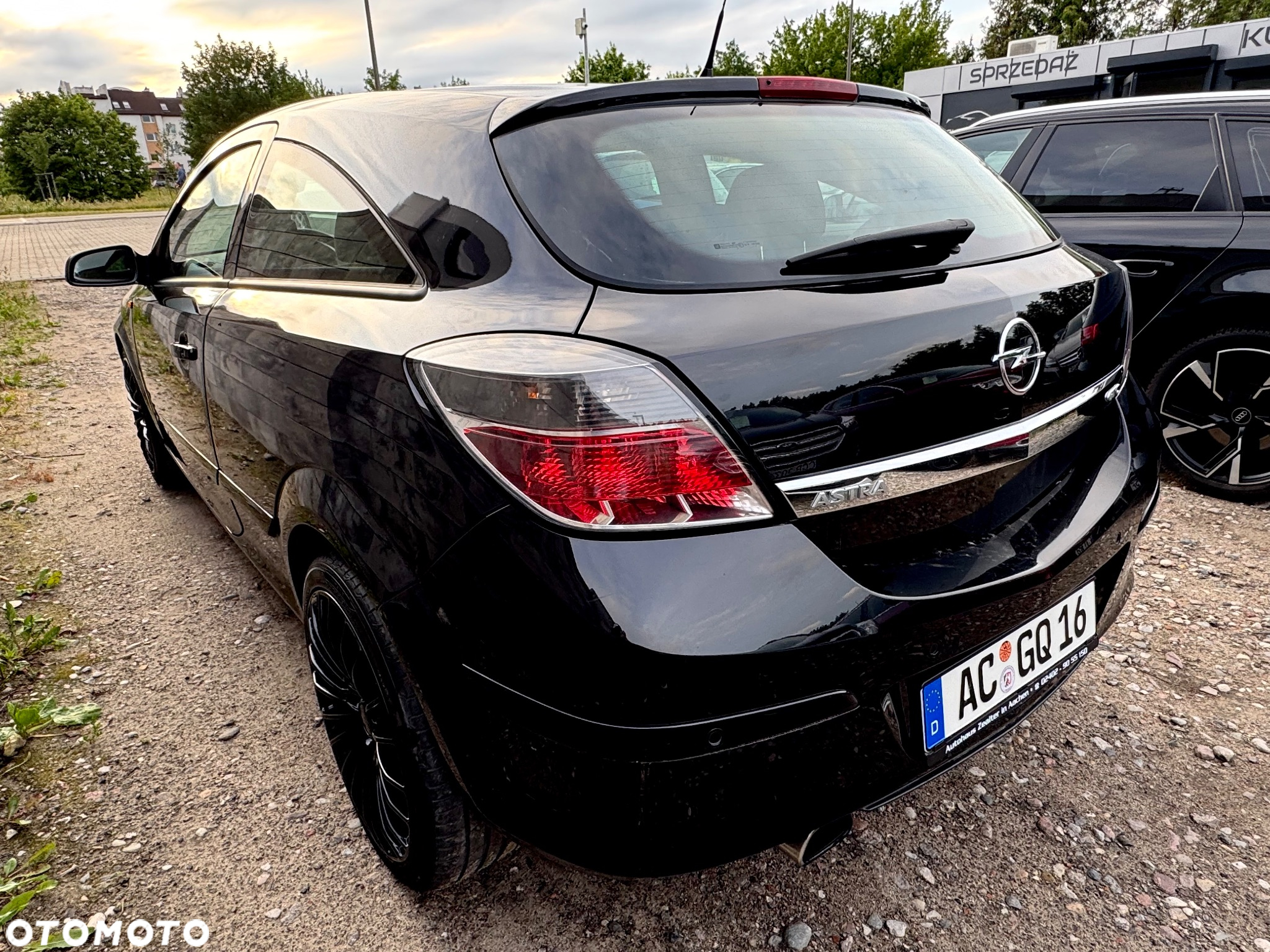 Opel Astra GTC 1.6 - 4