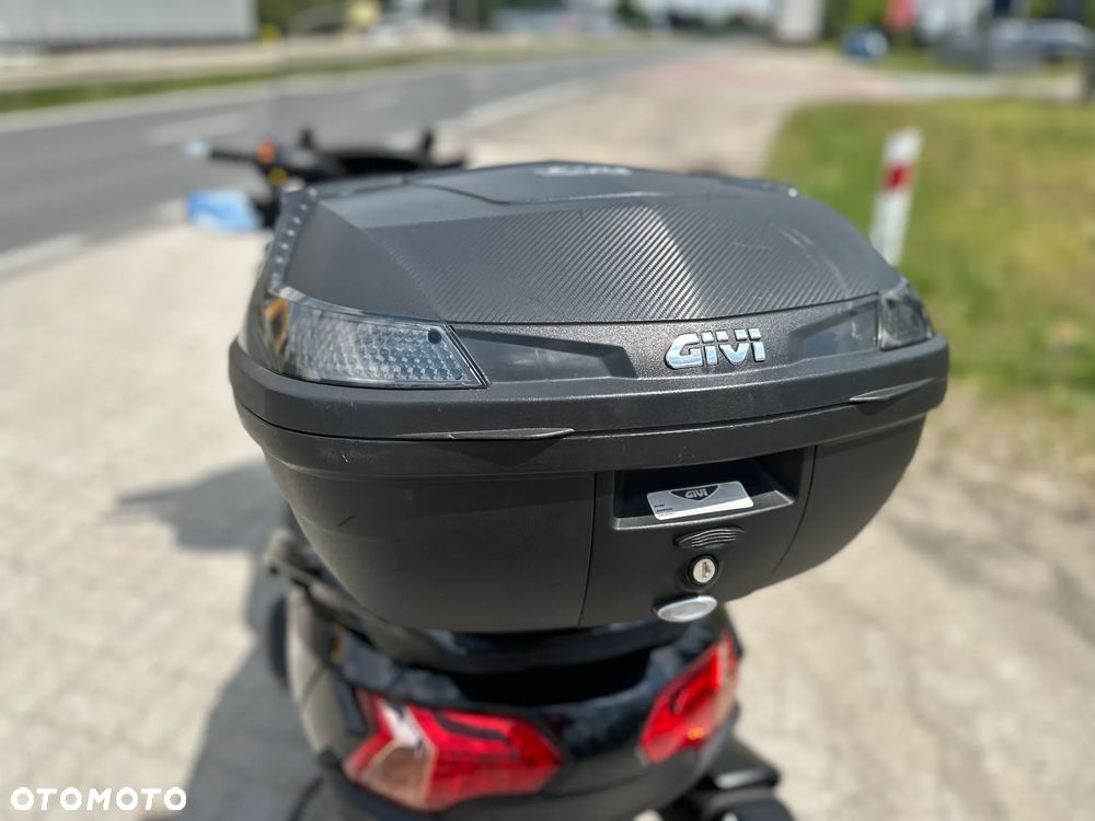 Suzuki Burgman - 17