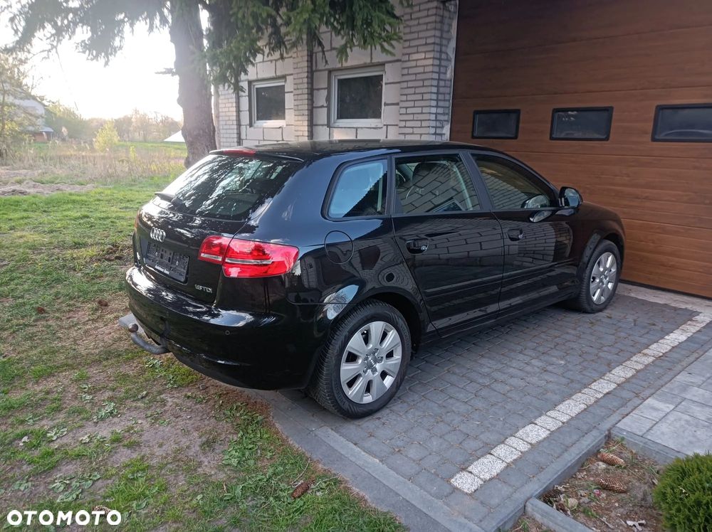 Audi A3 Sportback 1.6 TDI DPF Ambiente - 12