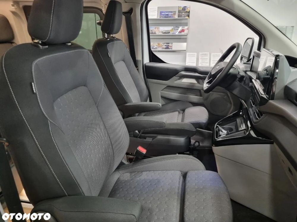 Ford Custom Nugget Camper - 23