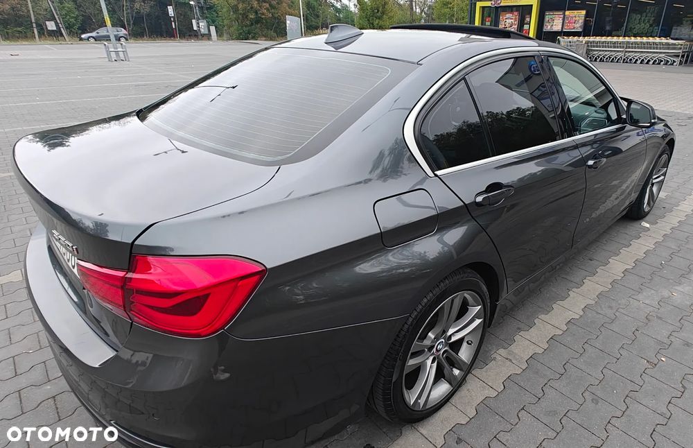 BMW Seria 3 330i - 4