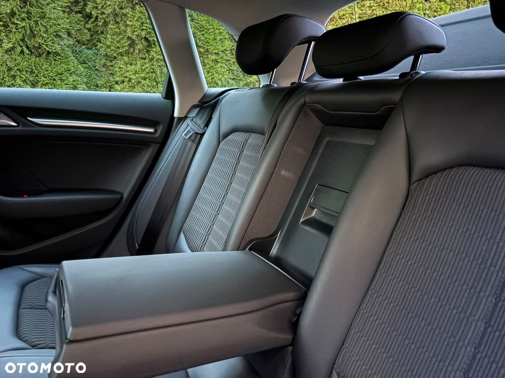 Audi A3 Sportback 2.0 TDI S tronic Ambiente - 12