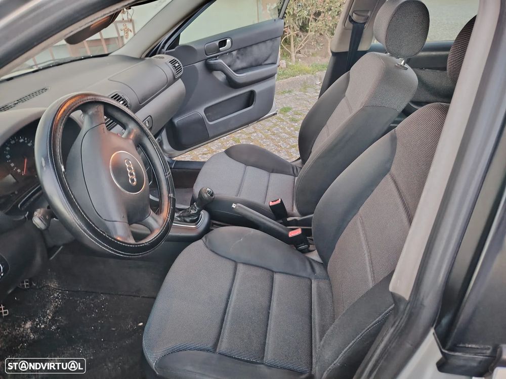 Audi A3 1.6 Ambiente - 3