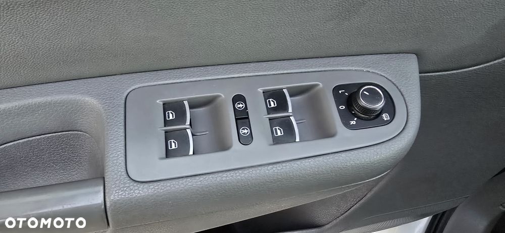 Volkswagen Sharan 2.0 TDI DSG (BlueMotion Technology) Highline - 27