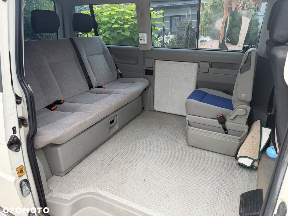 Volkswagen Multivan Standard - 11