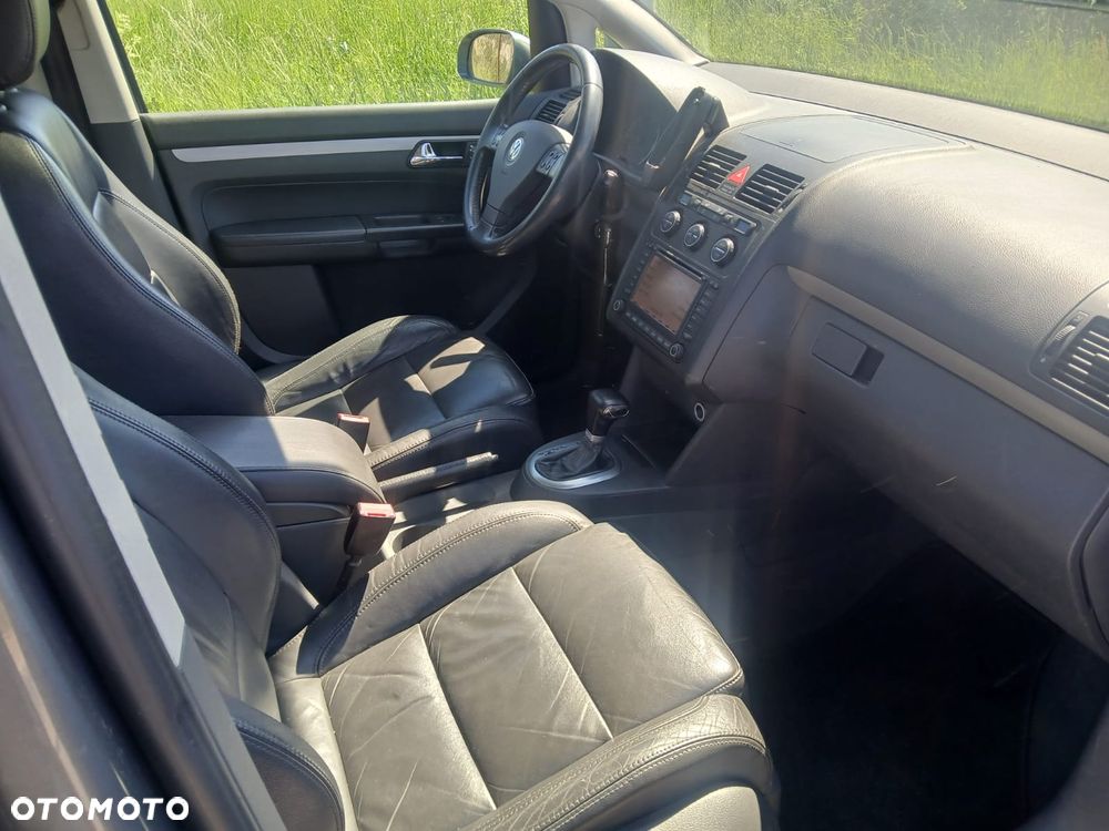 Volkswagen Touran 2.0 TDI DPF DSG Highline - 11