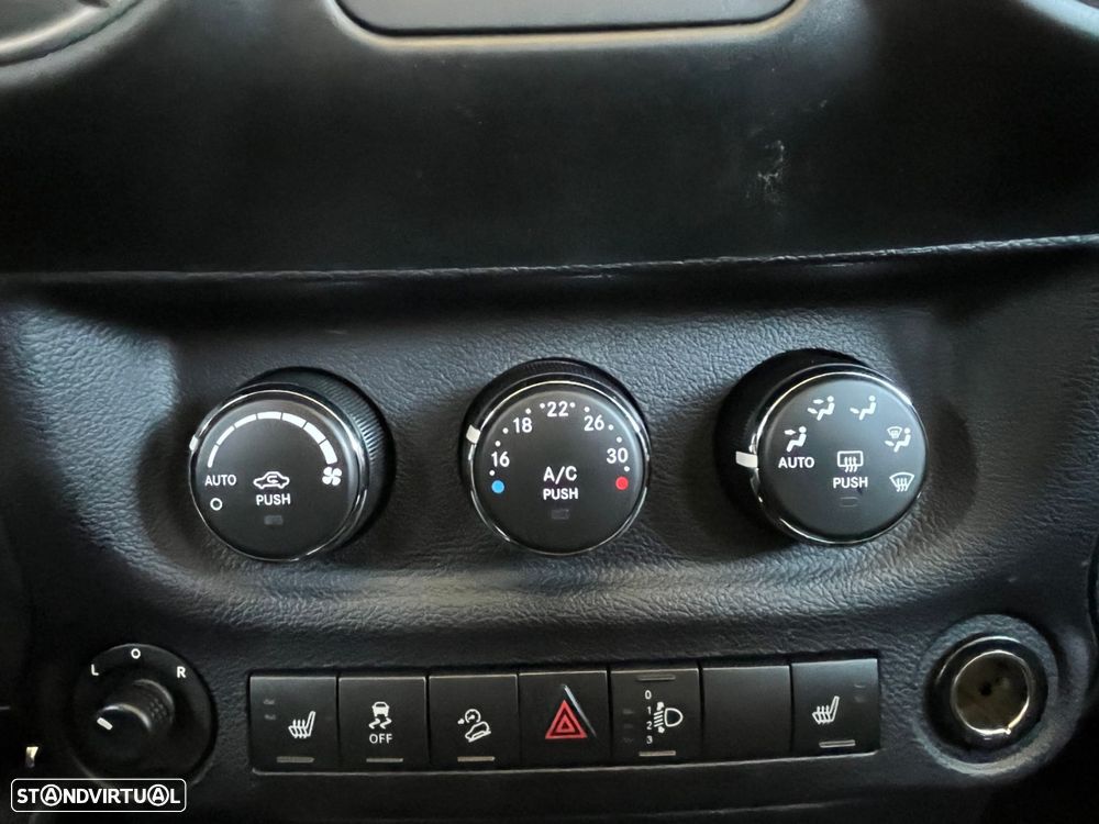 Jeep Wrangler Unlimited 2.8 CRD ATX Rubicon - 32