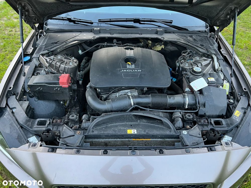 Jaguar XE 2.0 T Pure - 13