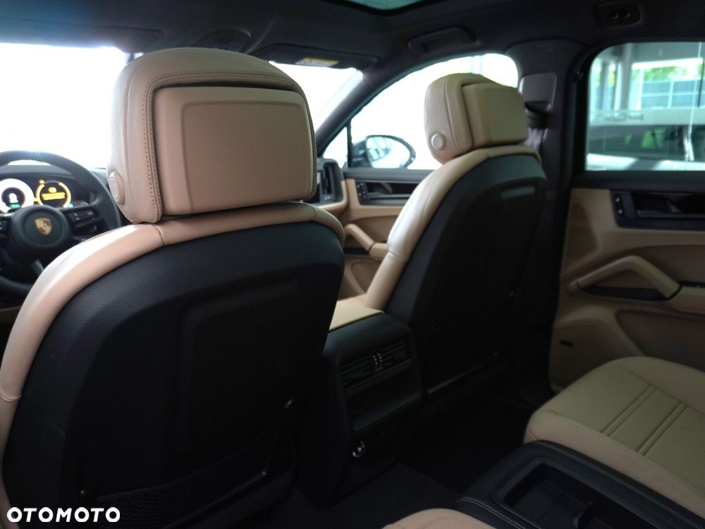 Porsche Cayenne E-Hybrid PHEV Black Edition - 32