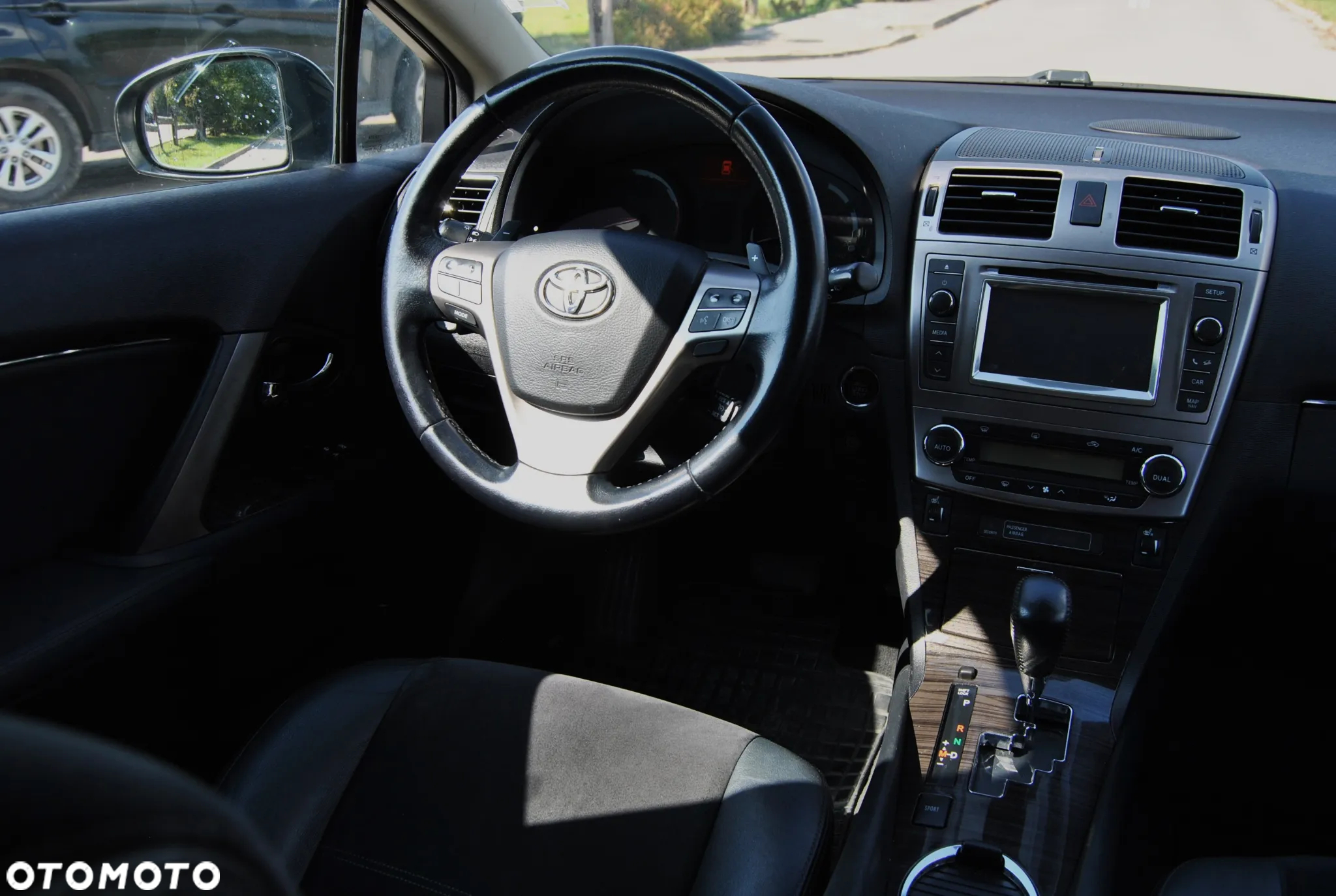 Toyota Avensis Combi 2.0 Multidrive S Executive - 11