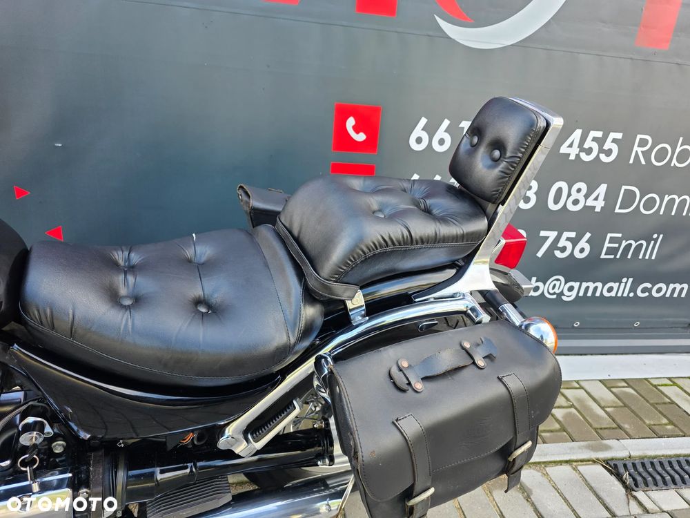 Suzuki Intruder - 8