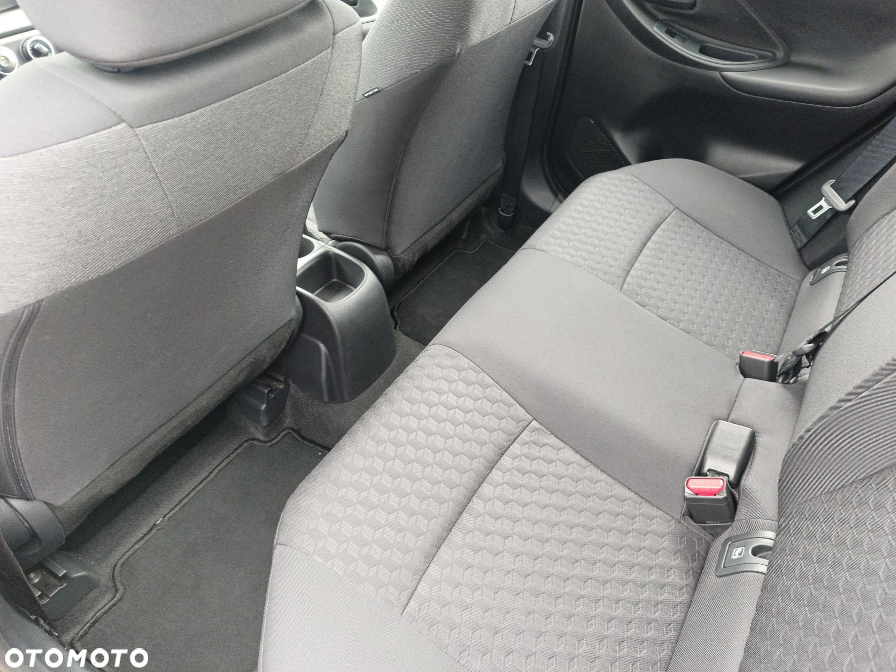 Toyota Yaris - 10
