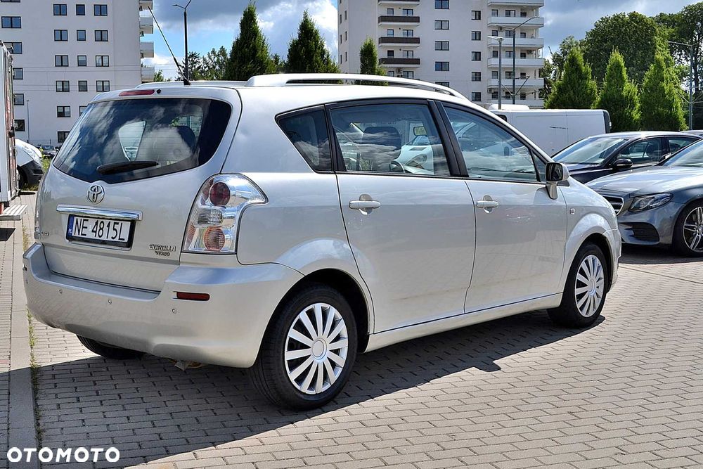 Toyota Corolla Verso - 3