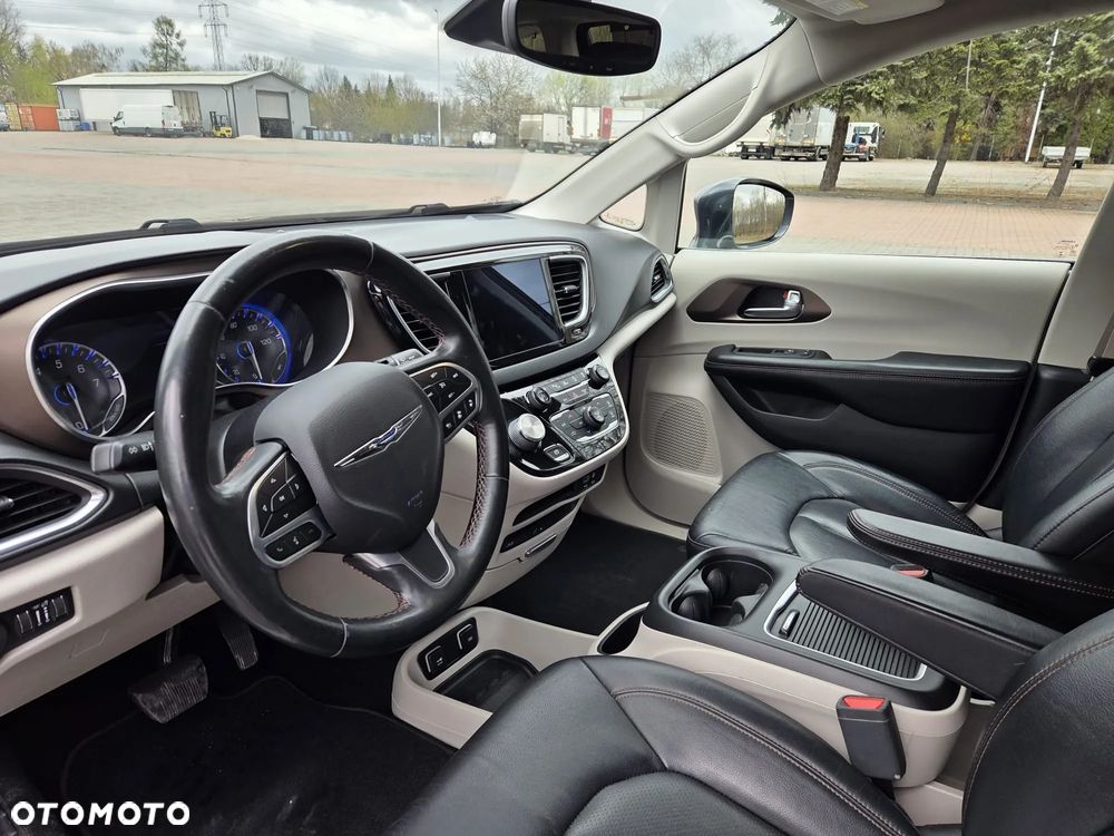 Chrysler Pacifica - 40