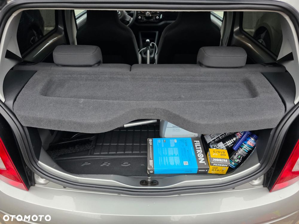 Volkswagen up! move - 17