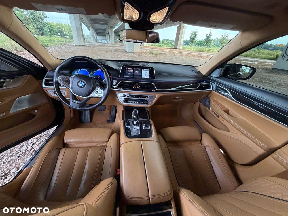 BMW Seria 7 750Li xDrive - 12