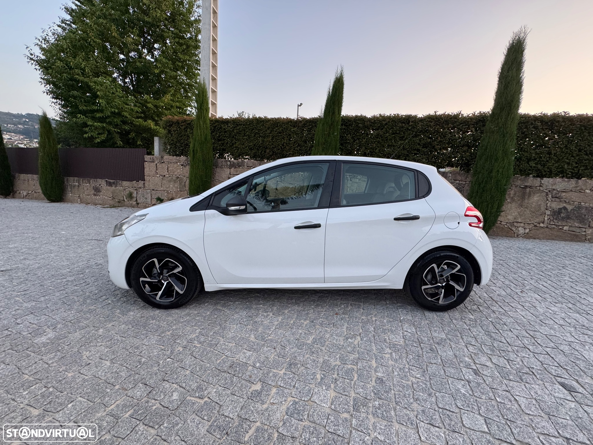 Peugeot 208 1.4 HDi Allure - 12