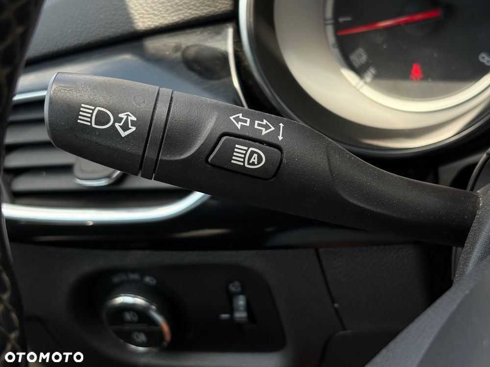 Opel Astra 1.4 T Dynamic S&S - 27