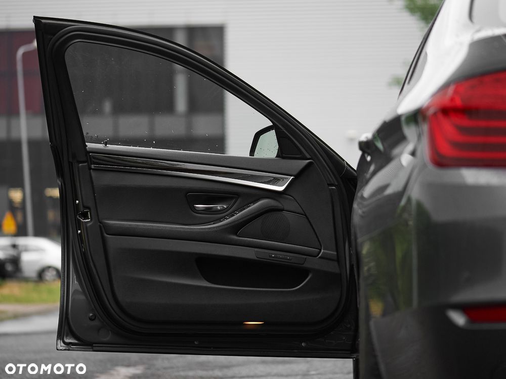 BMW Seria 5 528i xDrive - 13