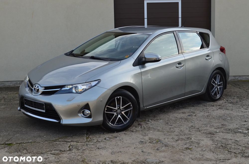 Toyota Auris 1.6 Premium + - 2