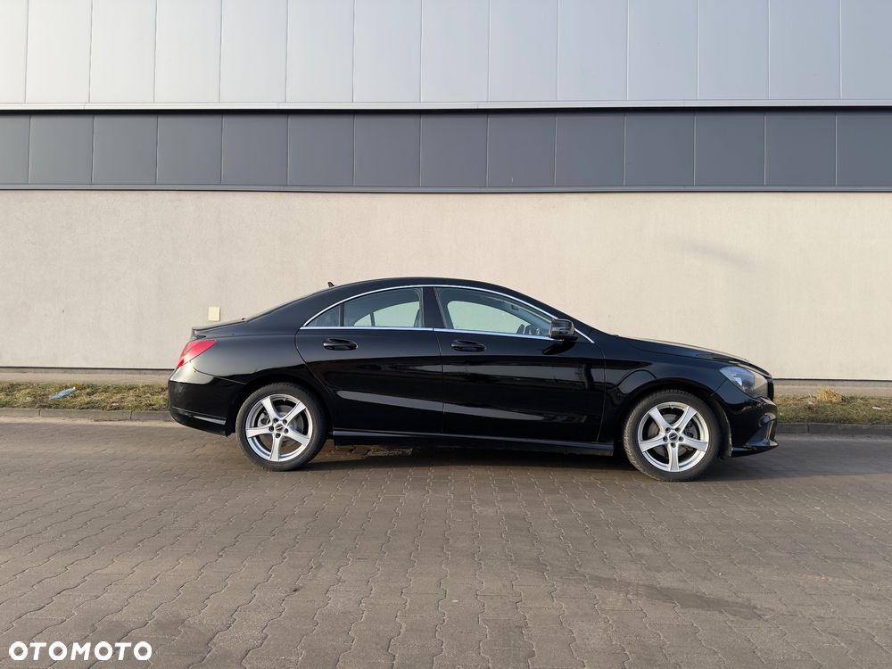 Mercedes-Benz CLA 180 Urban - 12