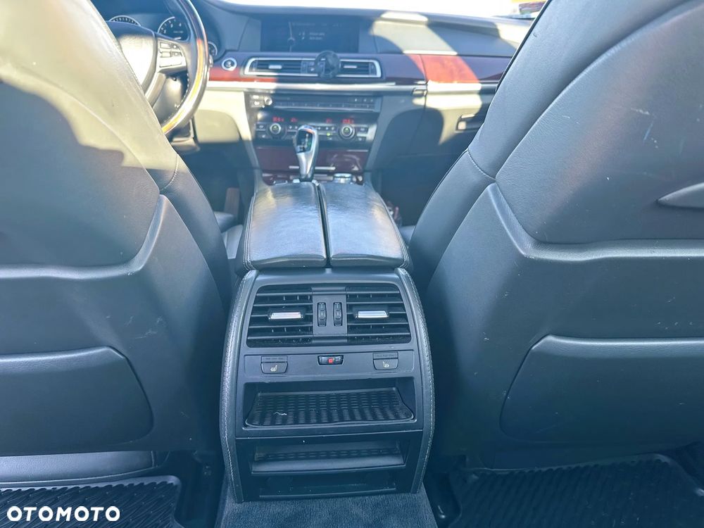 BMW Seria 7 750i - 17