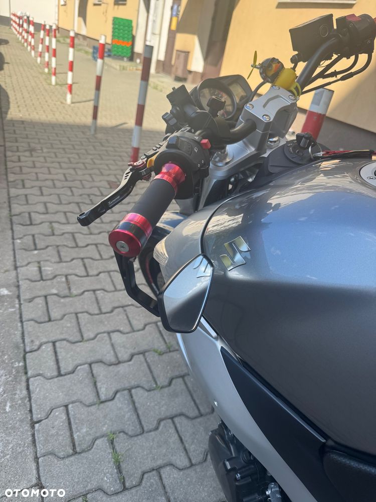 Suzuki GSR - 9
