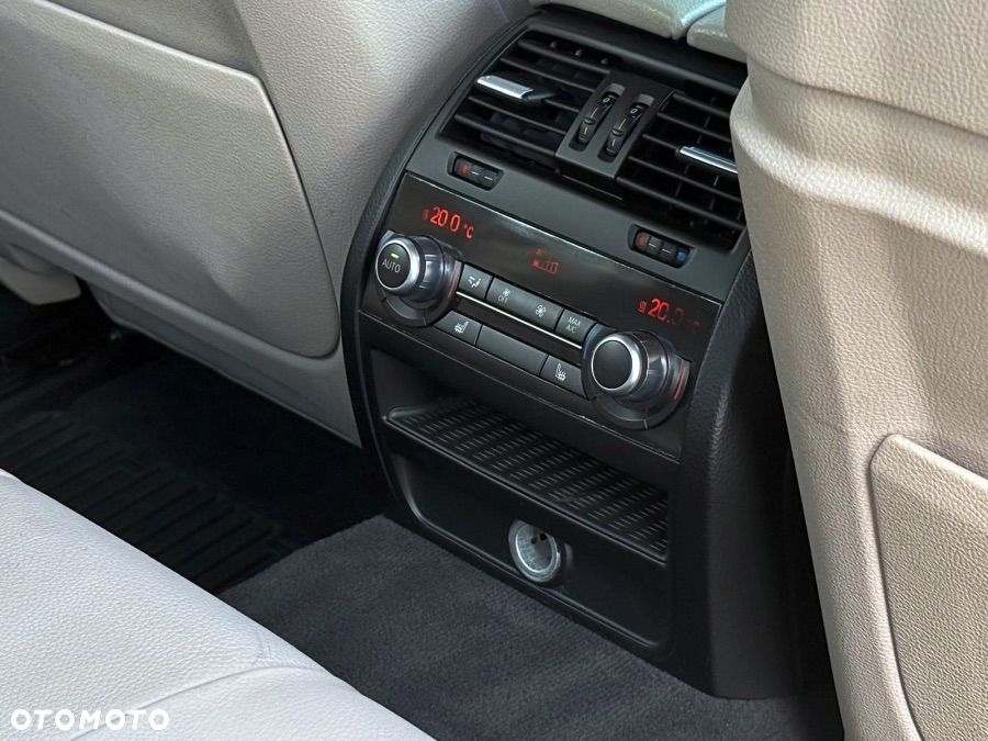 BMW Seria 5 525d xDrive Luxury Line - 33