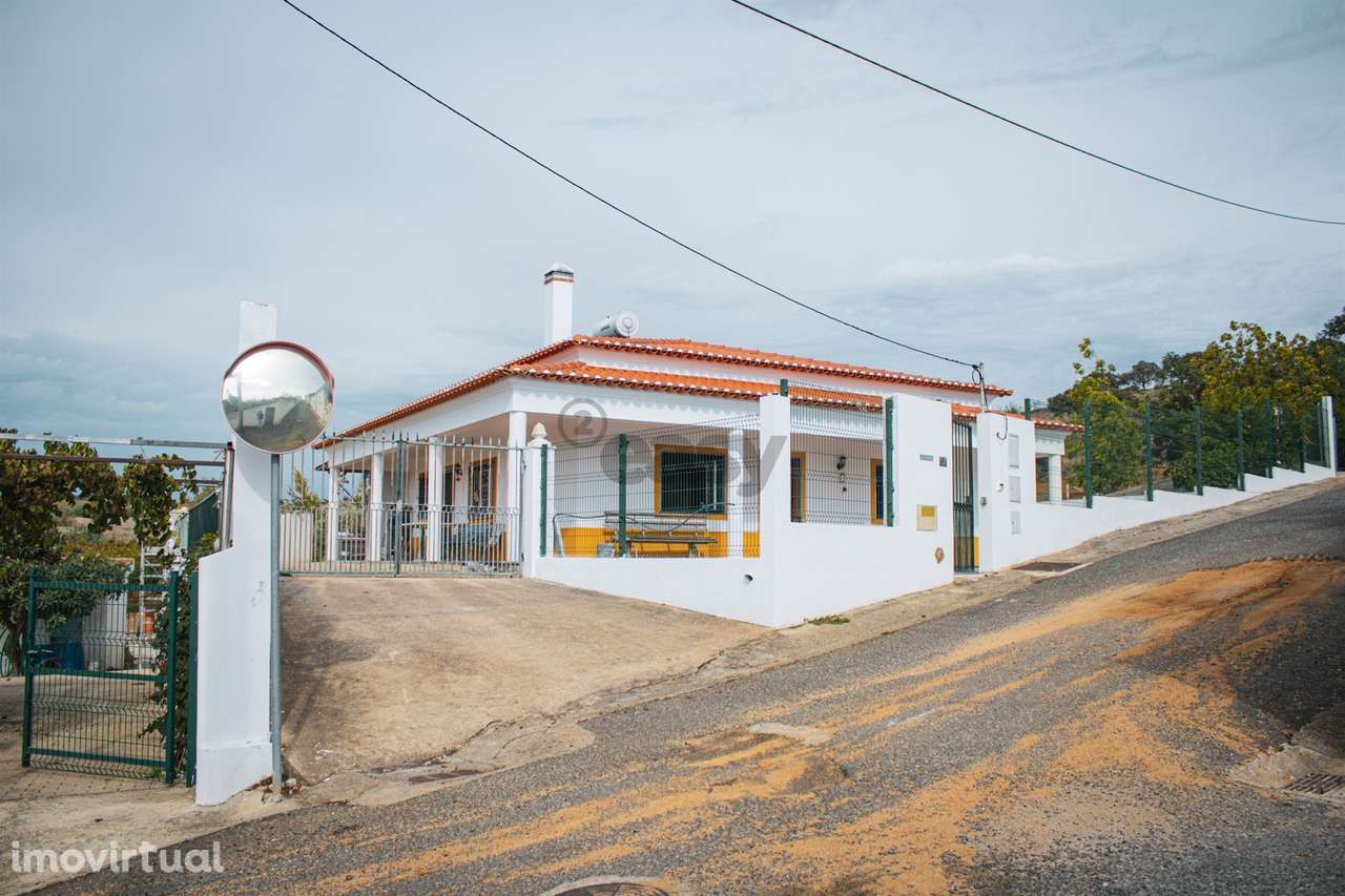 Moradia T2 com Terreno, armazém e parqueamento - Grande imagem: 4/36