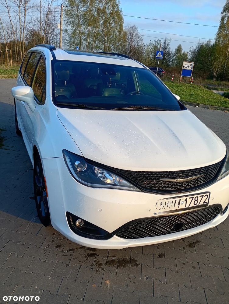 Chrysler Pacifica - 4
