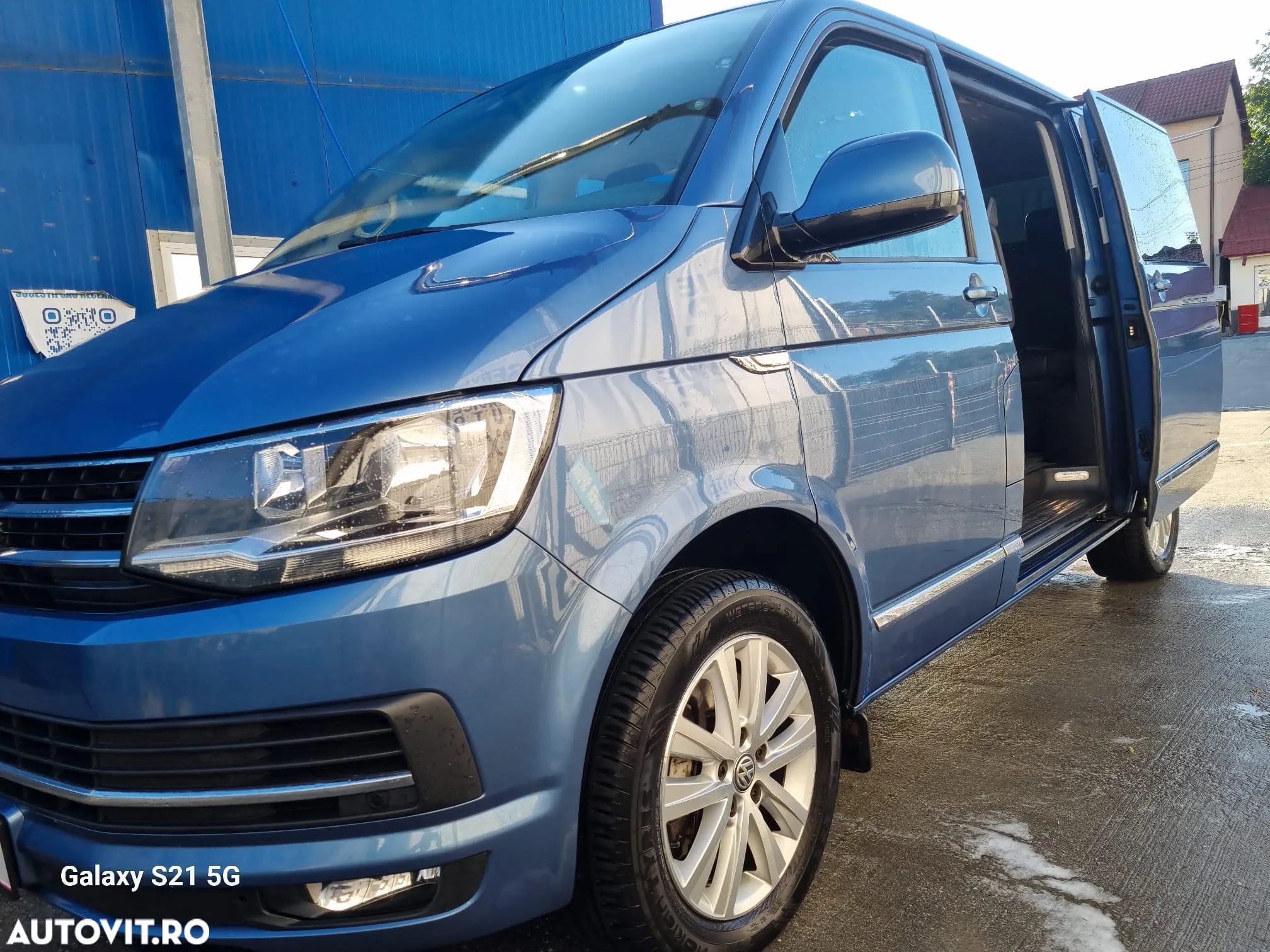 Volkswagen Multivan - 2