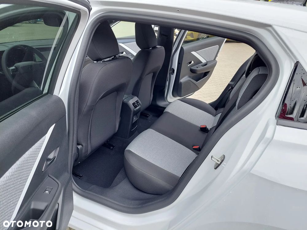 Opel Astra 1.2 T mHEV Business Edition S&S eDTC - 33