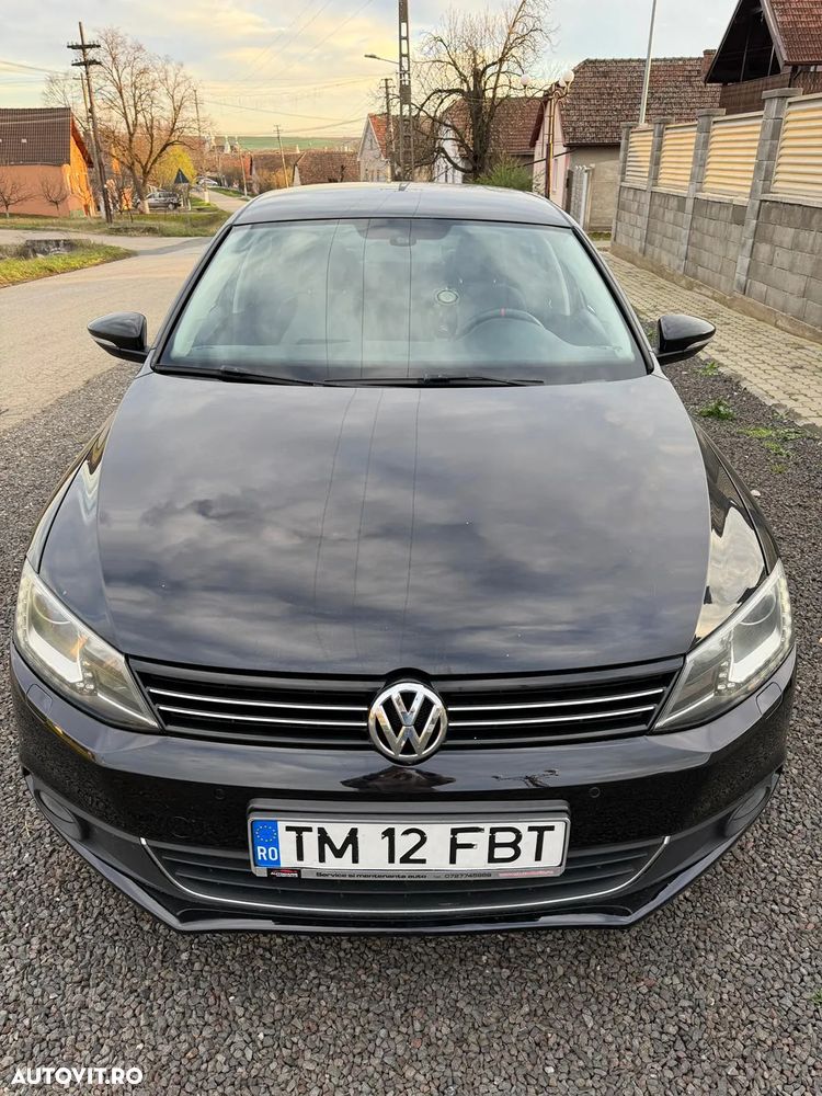 Volkswagen Jetta - 2