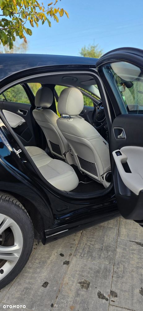 Mercedes-Benz Klasa A 180 BlueEfficiency Edition - 9
