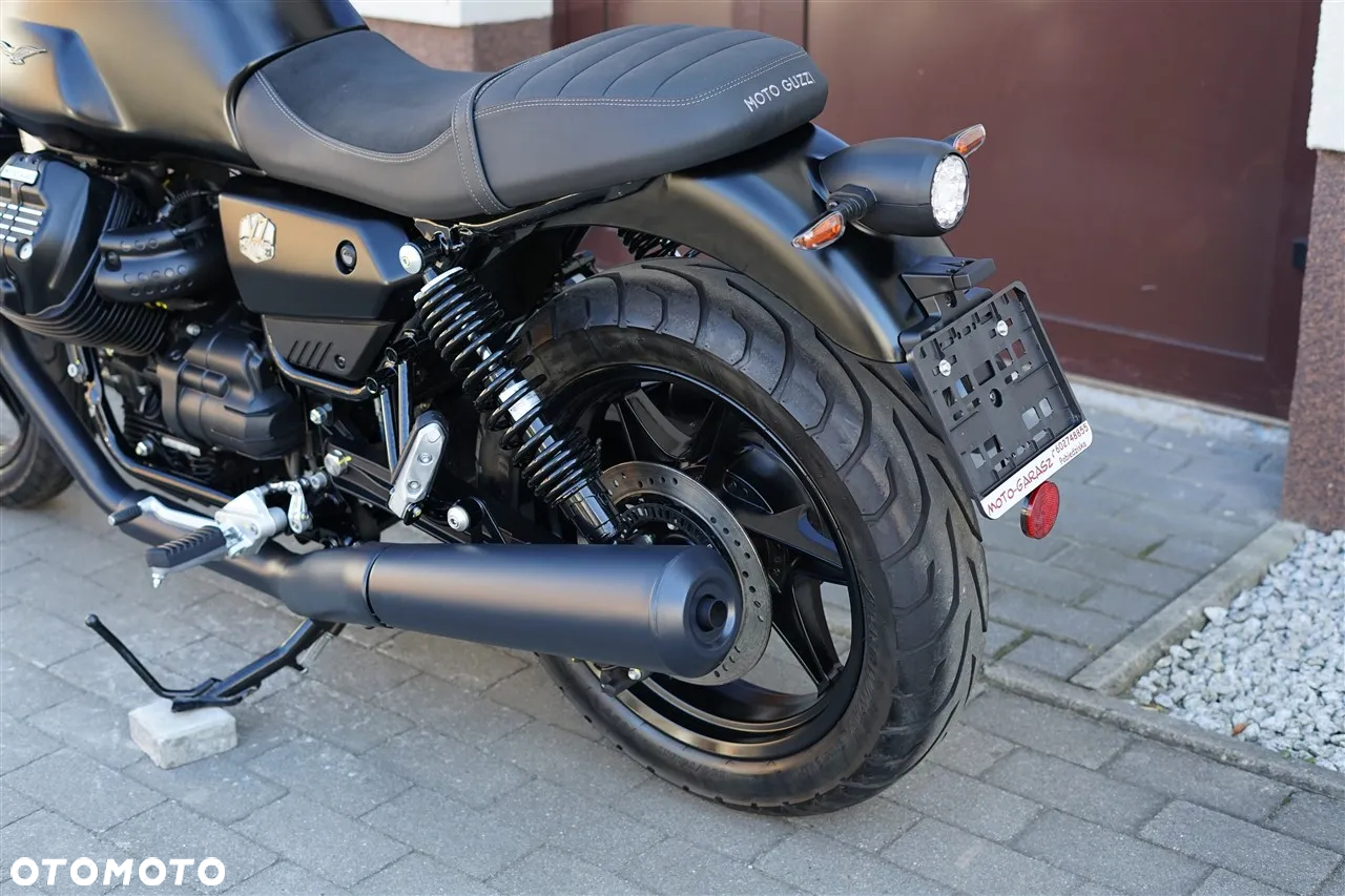 Moto Guzzi V7 - 24