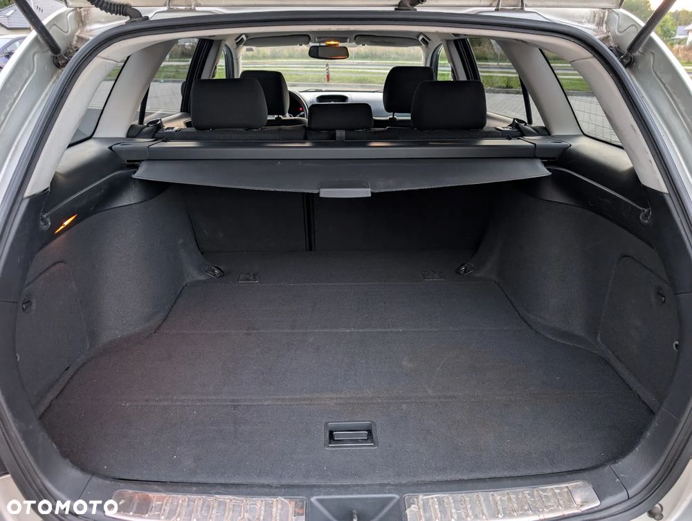Toyota Avensis 2.0 D-4D Prestige - 16