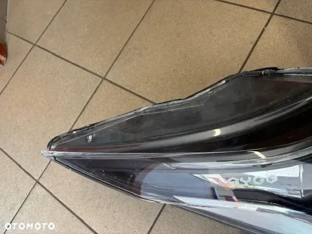 LAMPA PRZÓD PRAWA TOYOTA AYGO II - 2