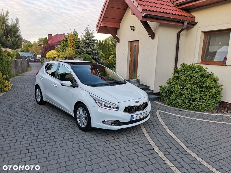 Kia Ceed 1.6 CRDi 128 Platinum Edition - 1