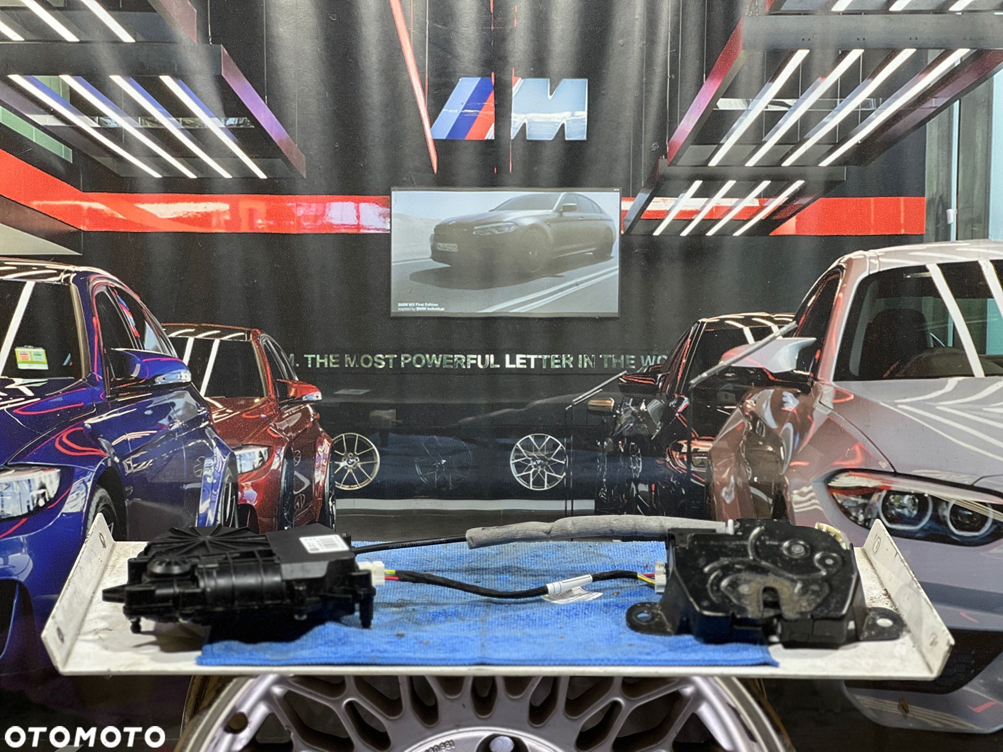 BMW 2 F45 F46  ZAMEK DOCIĄG KLAPY BAGAŻNIKA 7348531 7348530 - 1