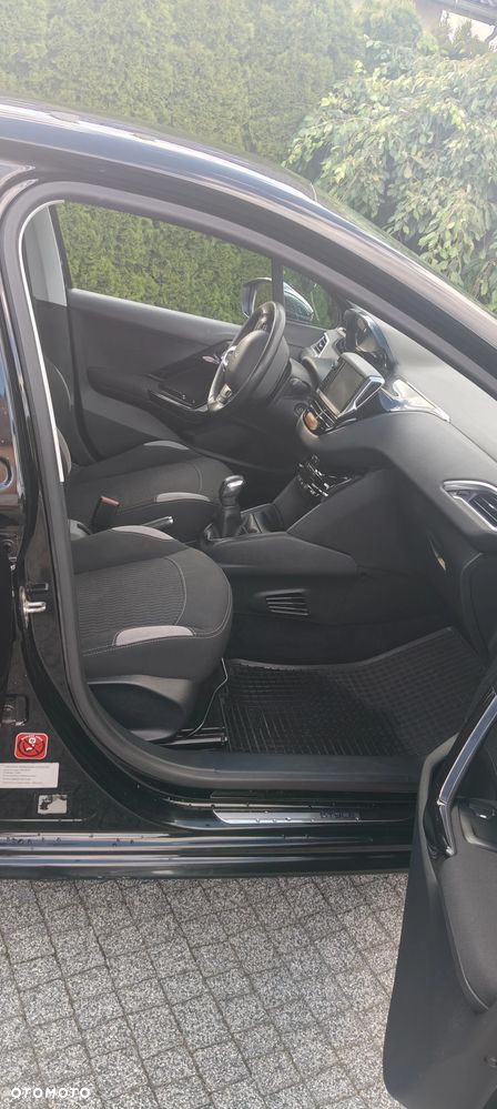 Peugeot 208 1.2 PureTech Style - 11