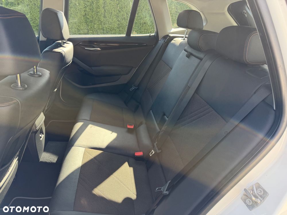 BMW X1 sDrive18d xLine - 25