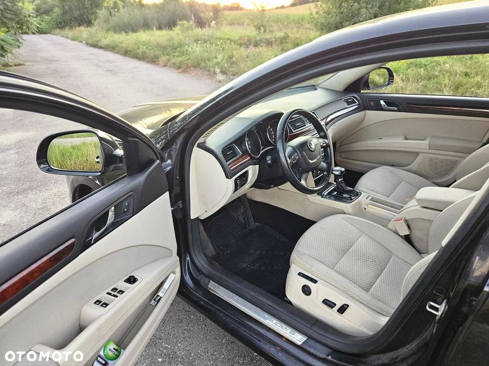 Skoda Superb 2.0 TDI Elegance DSG - 6
