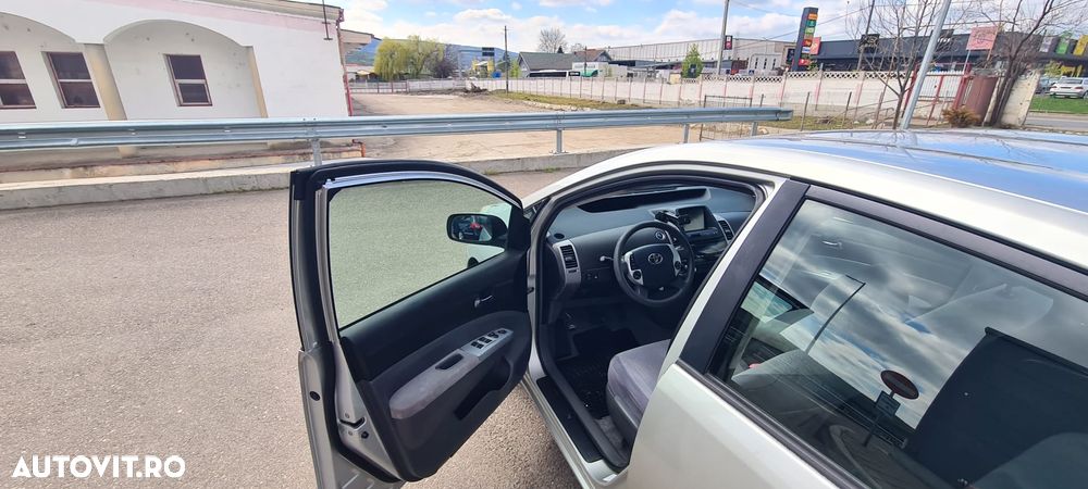 Toyota Prius (Hybrid) - 7