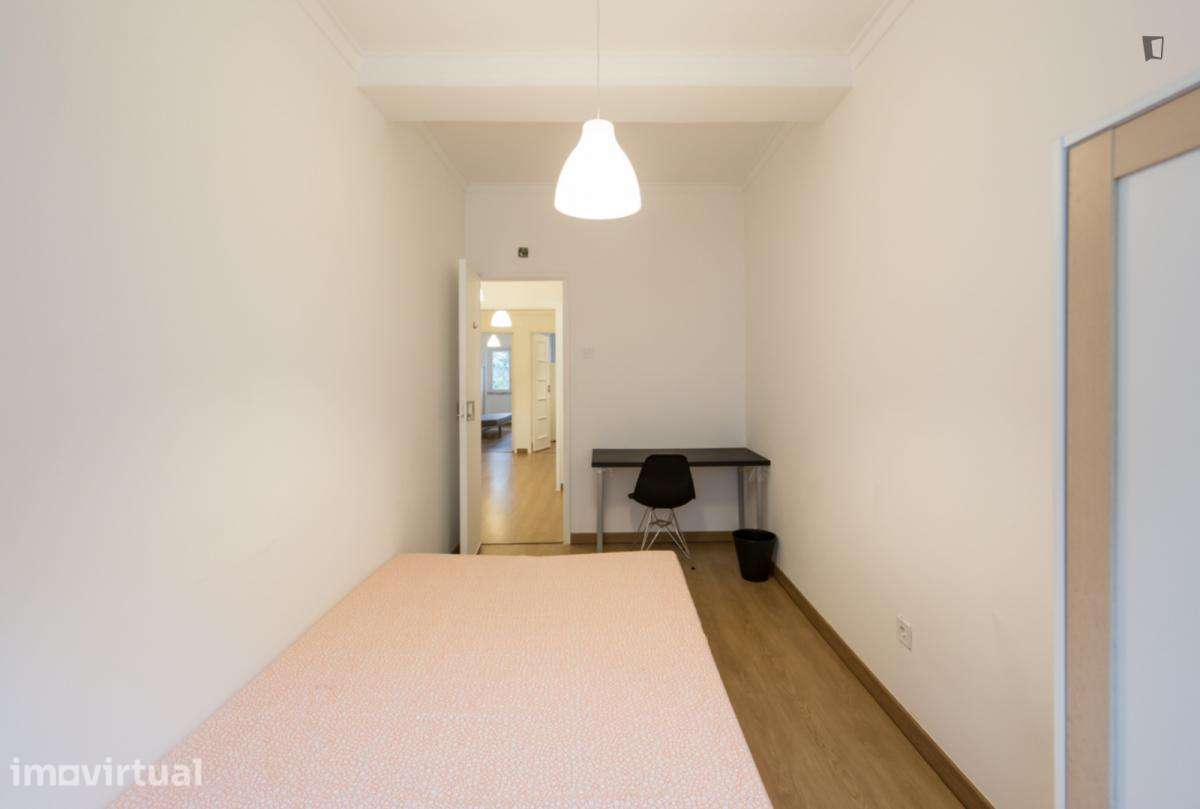 Quarto - localizado em Benfica Lisbon - Grande imagem: 2/8