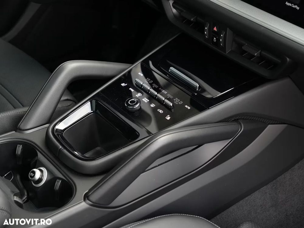 Porsche Cayenne Coupe E-Hybrid - 35