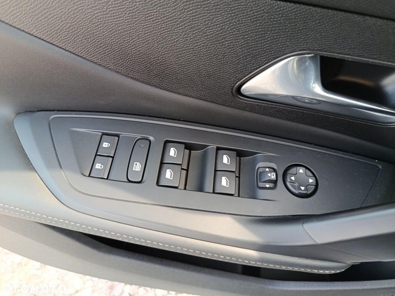 Peugeot 308 1.2 PureTech Allure S&S EAT8 - 19