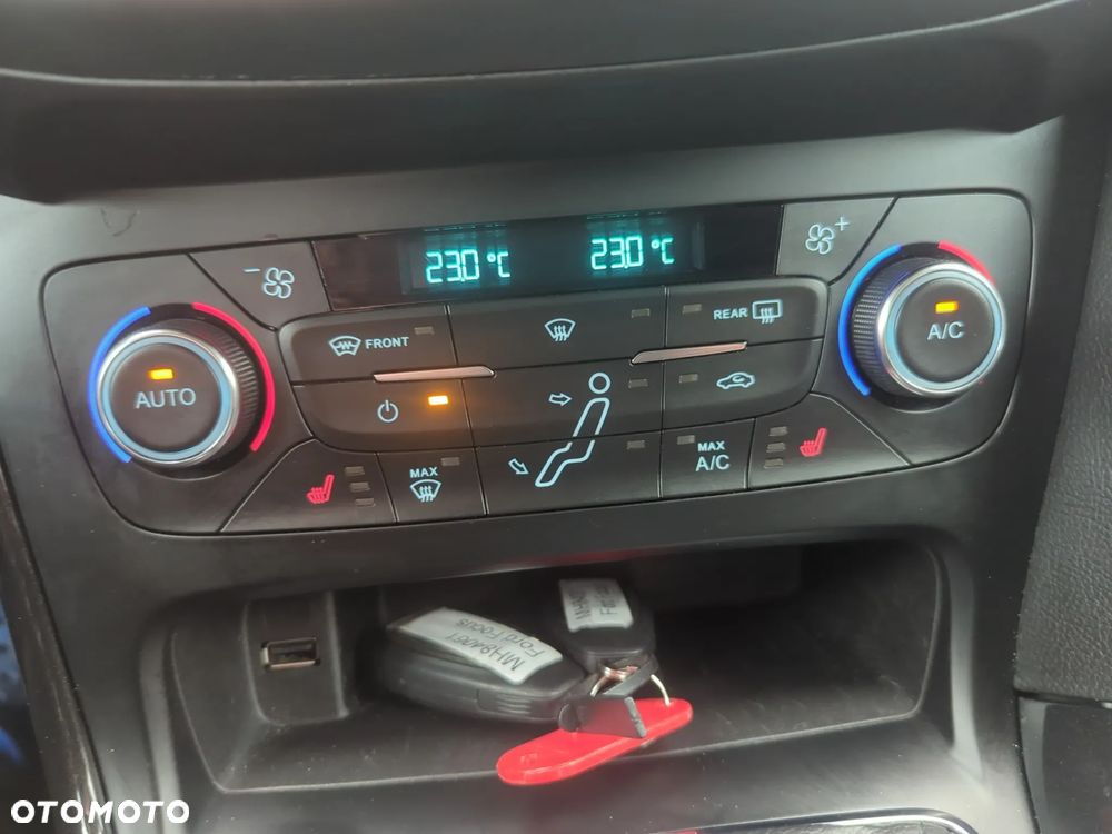 Ford Focus 1.0 EcoBoost Start-Stopp-System TITANIUM DESIGN - 31