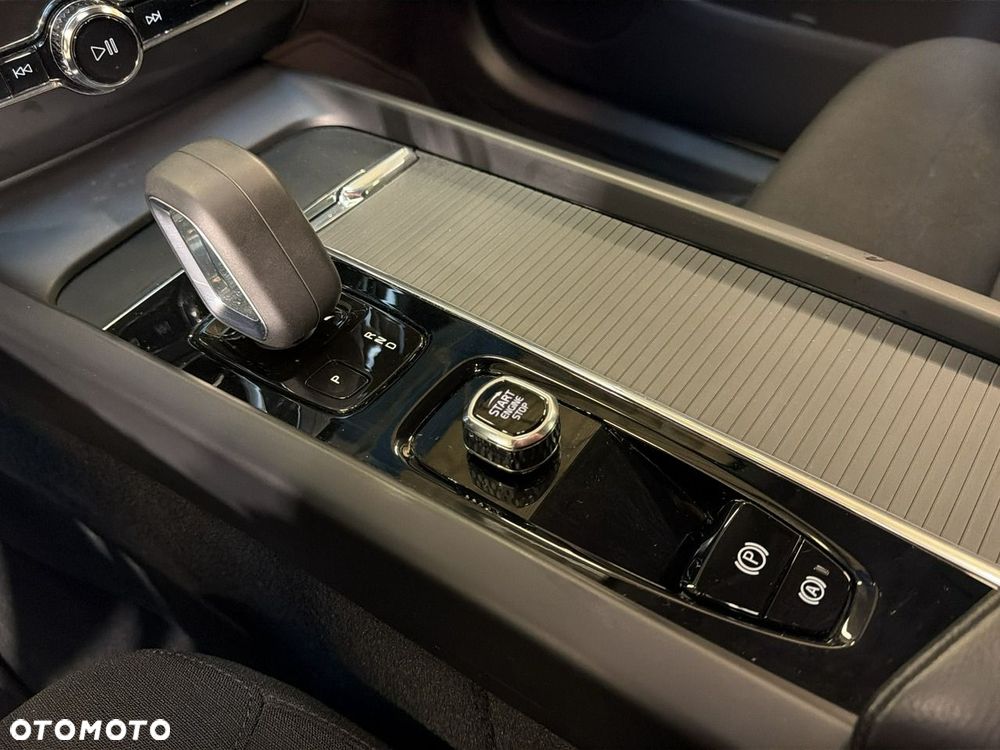 Volvo XC 60 B4 D AWD Momentum Pro - 16