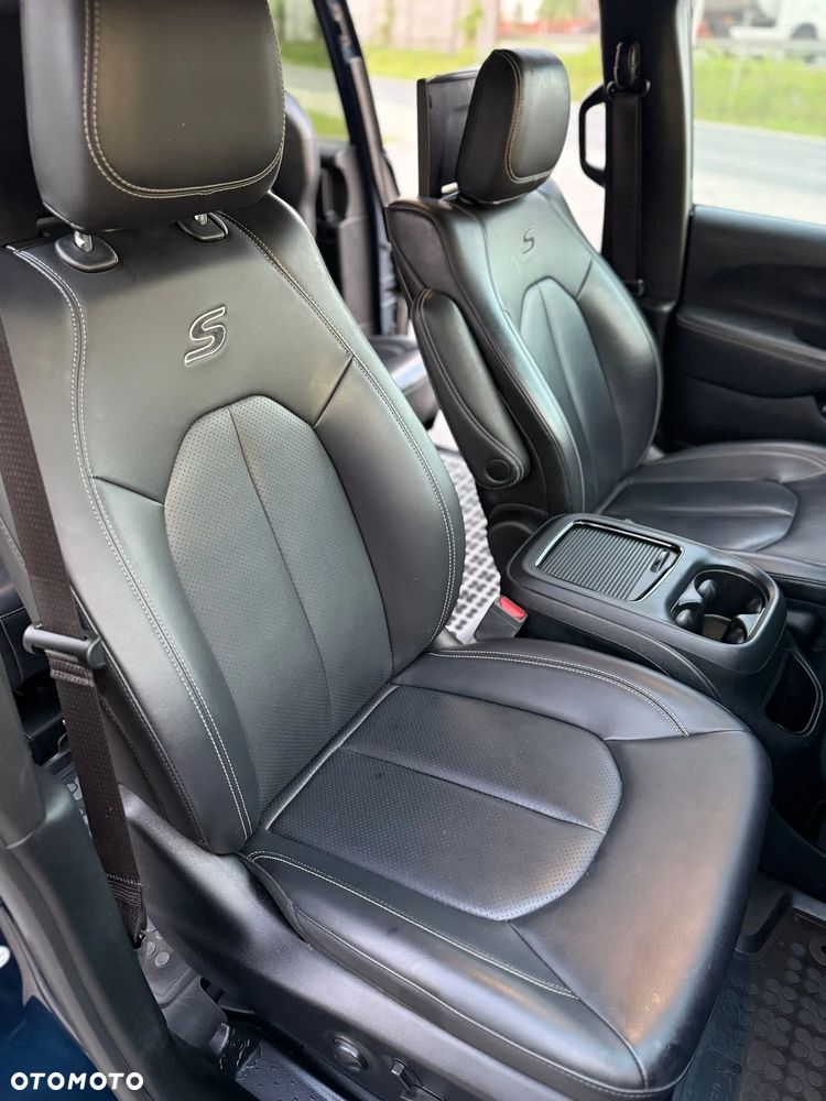 Chrysler Pacifica - 12